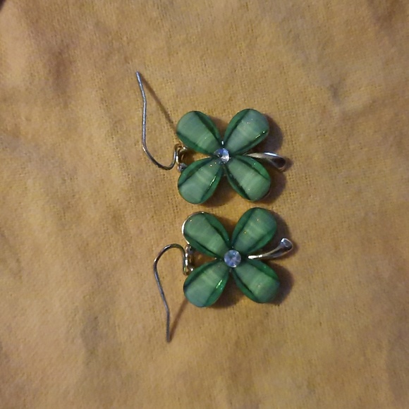 Pretty Lucky Charm Earrings - Picture 1 of 2